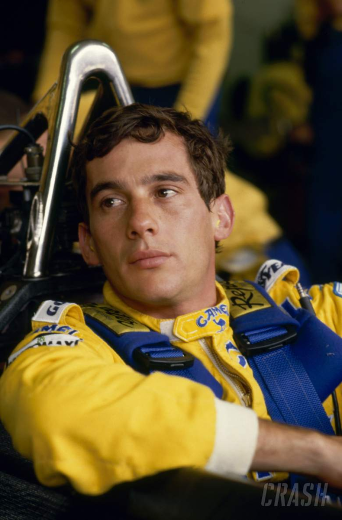 Ayrton Senna สุดยอดนักแข่งรถ F1 ชาวบราซิลผู้ล่วงลับ ที่ถูกยกให้เป็นอัจฉริยะแห่งวงการของยุค กับรางวัลแชมป์โลก 3 สมัย2