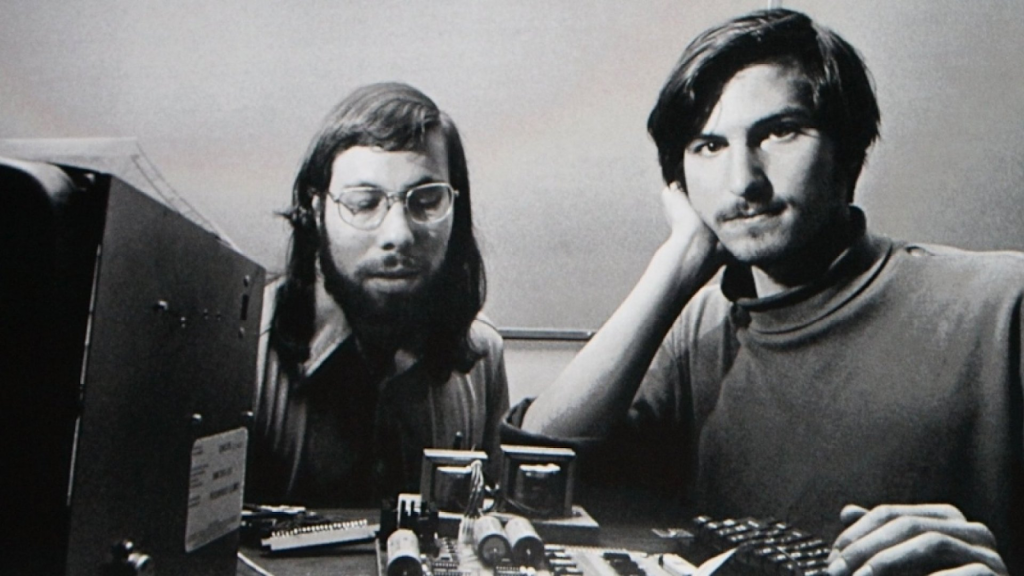 Steve Jobs อัจฉริยะผู้เปลี่ยนโลกให้กับวงการไอที ด้วยสุดยอดนวัตกรรมแห่งยุคที่เรียกว่า iPhone3